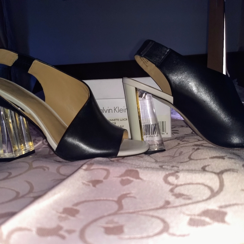 Calvin Klein Linnette Luxor Shoes - Picture 9 of 15